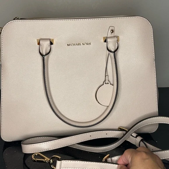 Michael Kors light pink Tote with Gold Accents and Structured Design - Picture 15 of 16